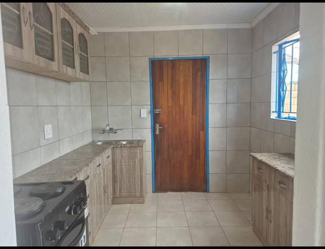 3 BEDROOM HOUSE FOR SALE IN ENNERDALE EXT 8